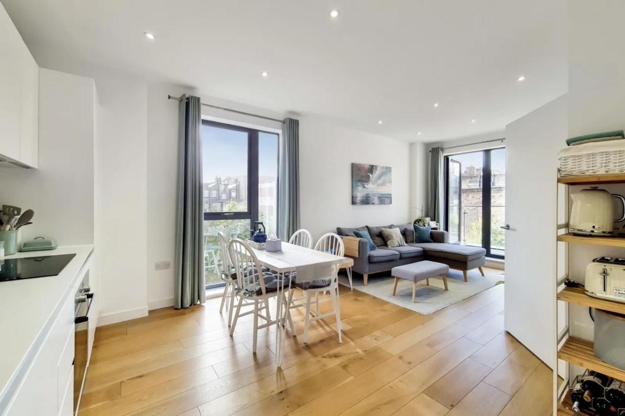 Luxury 2 Bed 2 Bath With Balcony New Build Apartment *South Central London* المظهر الخارجي الصورة
