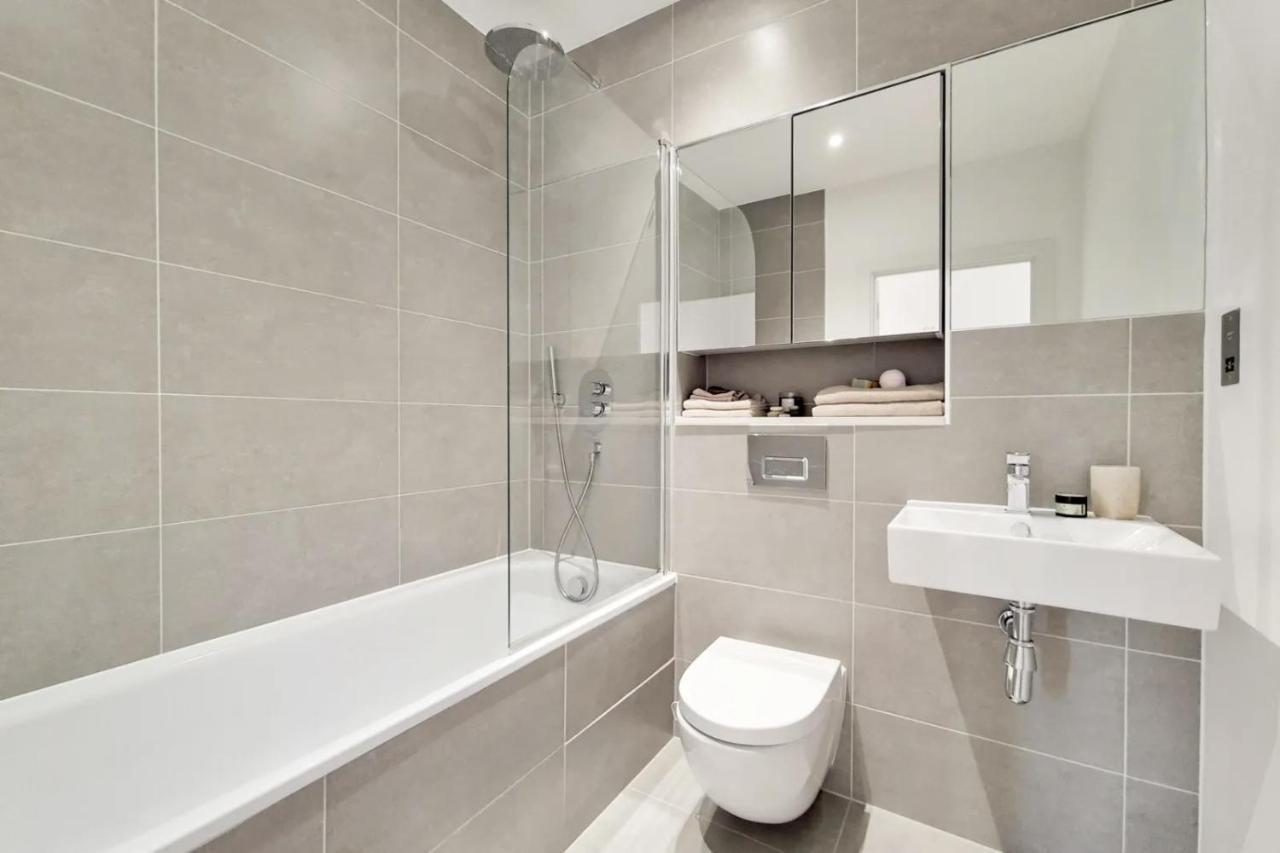 Luxury 2 Bed 2 Bath With Balcony New Build Apartment *South Central London* المظهر الخارجي الصورة